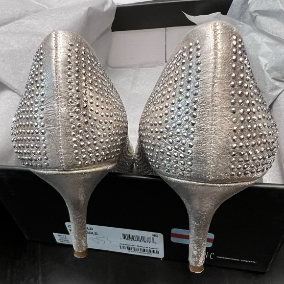 I.N.C. Zitah Pearl Gold Pumps - Picture 5 of 12